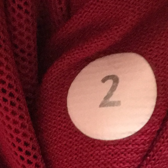 EUC Lululemon athletic top size 2 - Picture 4 of 4